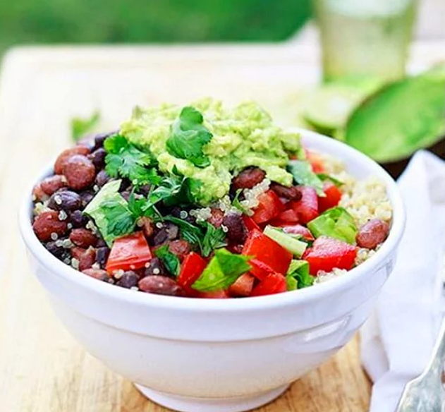 <p><strong>Taco buda kase</strong></p>

<p>İhtiyacınız olanlar sadece siyah fasulye, jalepeno ve kinoa. Üzerine de kendi damak zevkinize göre istediğiniz garnitürlerden ekleyebilirsiniz.</p>
