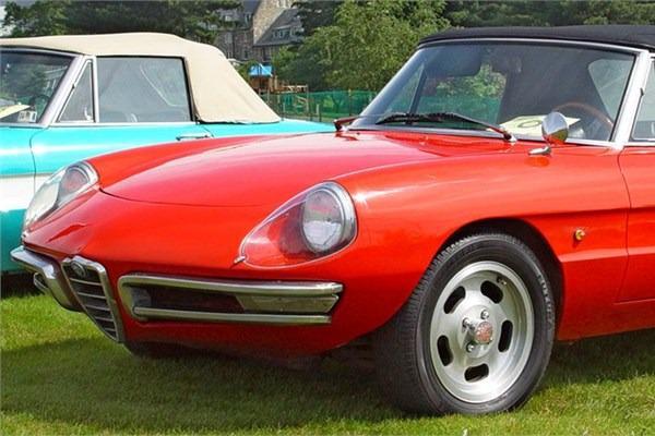 <p>39 - Alfa Romeo Spider (1966)</p>
<p> </p>