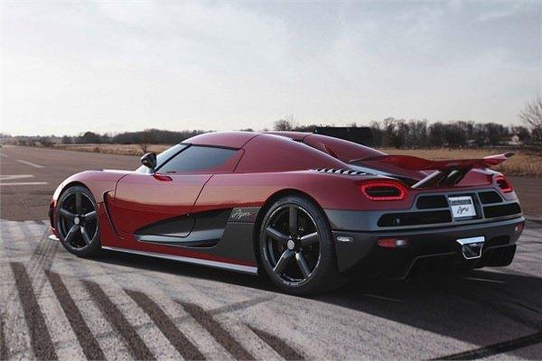 <p>38 - Koenigsegg Agera R (Mart 2011)</p>
<p> </p>