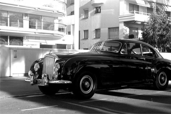 <p>22 - Bentley Mark VI model (1952)</p>
<p> </p>