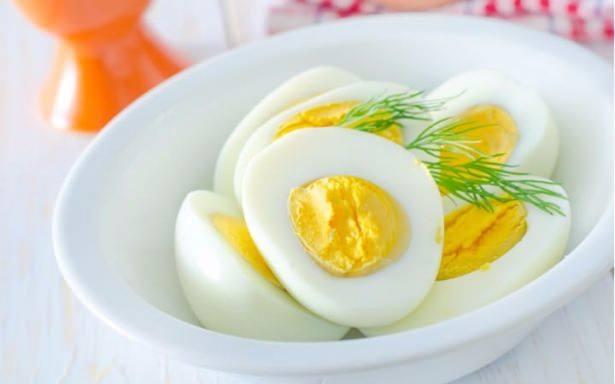 <p>Uzun süre haşlanan yumurta uzun zamanda öğütüleceği için vücudun harcadığı enerji miktarı yumurtadan daha fazladır. Haşlanmış yumurta bu yüzden çok iyi bir diyet yemeğidir.</p>
<p> </p>