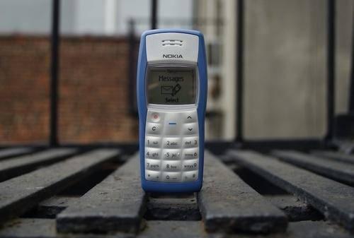 <p>Dünyanın en çok satan telefonu iPhone değil Nokia'nın 2003 yılında satışa çıkardığı ve 250 milyon satan Nokia 1100'dur.</p>
<p> </p>