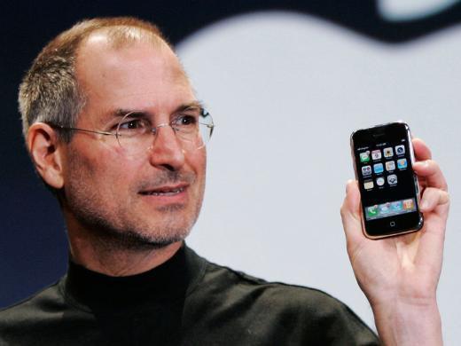 <p>Steve Jobs Suriyelidir. Babası Abdulfattah Jandali adlı Suriyeli Arap'tır ve Jobs'u evlatlık vermiştir.</p>

<p> </p>
