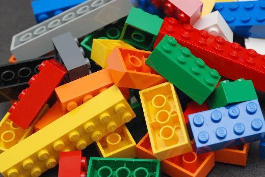 <p>Danimarkalı oyuncak firması LEGO'nun ismi, danca dilinde 'iyi oyunlar' manasına gelen "LEG GODT"ın kısaltmasıdır.</p>
<p> </p>