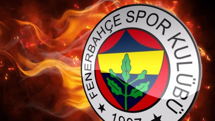 <p>Fenerbahçeli taraftarlar #SneijderComeToFener etikesiyle Hollandalı futbolcuya Fenerbahçe'ye gelmesi çağrısında bulundu.</p>

