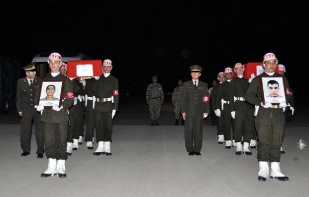 <p>Ağrı'nın Doğubayazıt ilçesinde jandarma karakoluna gece 03.00 sıralarında 2 ton patlayıcı yüklü traktörle intihar saldırısı düzenlenmişti. Saldırıda 2 asker şehit olurken, 24 asker de yaralanmıştı.</p>