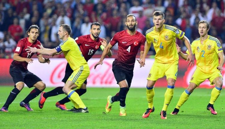 <p>A Milli Takım, Dünya Kupası eleme grubu maçında Ukrayna deplasmanından 2-0 yenik ayrıldı. Lucescu'nun kadro seçimi çok tartışılırken futbolcuların sahadaki hareketleri de futbolseverleri çileden çıkarttı.</p>
