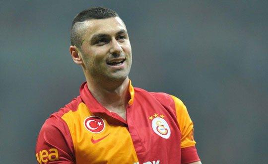 <p><strong>Bordo-Mavili formayı giyerken "Ben çocukluktan Beşiktaş taraftarıydım. Tuttuğum takım Beşiktaş'dır ama Trabzonspor için ölürüm" diyen Burak Yılmaz daha sonra Galatasaray'a transfer oldu. Burak, Trabzonspor'dan önce de Fenerbahçe forması giymişti.</strong></p>

