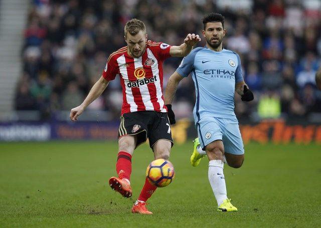 <p>Sebastian Larsson - Sunderland - Yaş: 31</p>

<p> </p>

<ul>
</ul>

<ul>
</ul>
