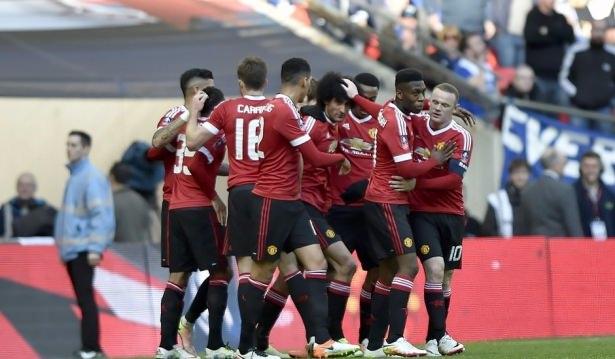 <p><strong>2. Manchester United</strong></p>
<p>Forma: Adidas 107 milyon dolar</p>
<p>Forma sponsoru: Chevrolet 80 milyon dolar</p>
<p>Stadyum: Aon 22 milyon dolar</p>