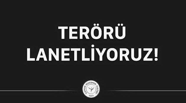 <p><strong>ÇAYKUR RİZESPOR: TERÖRÜ LANETLİYORUZ!</strong><br />
<br />
İstanbul'da oynanan Beşiktaş- Bursaspor karşılaşmasının ardından Vodafone Arena'nın çevresinde meydana gelen hain bombalı saldırılarda, polis ve vatandaşlarımızın şehit olduğunu, çok sayıda yaralının bulunduğunu büyük üzüntü ile öğrenmiş bulunuyoruz. <br />
<br />
Yaşadığımız ve acısını en derin şekilde kalbimizde hissettiğimiz hain terör saldırısını lanetleyerek Aziz Milletimize, güvenlik güçlerimize, stat ve Beşiktaş Kulübü çalışanlarına, taraftarlara ve bölge sakinlerine geçmiş olsun dileklerimizi iletiyor, Şehitlerimize Allah'tan rahmet; yaralılara acil şifalar diliyoruz.   </p>

