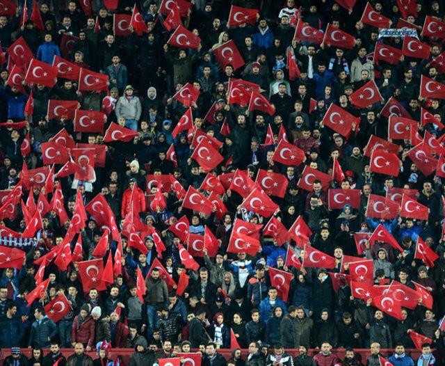 <p>Kulüpler ve sporcular, İzmir Bayraklı Adliyesi girişinde meydana gelen terör saldırısına büyük tepki gösterdi</p>
