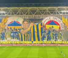 Kadıköy'de görsel şölen! Fenerbahçe taraftarında derbi koreografisi
