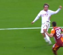 Türkiye'yi ayağa kaldıran pozisyon! 90+7'de hakem skandalı