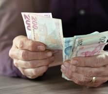 Emekliler i&ccedil;in promosyon yarışı kızıştı: Bankalarda rakam 50 bin TL&rsquo;ye kadar &ccedil;ıktı