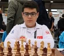 D&uuml;nyanın en gen&ccedil; 'S&uuml;per B&uuml;y&uuml;kusta'sı artık bir T&uuml;rk! 35 yıllık rekoru tarihe g&ouml;md&uuml;