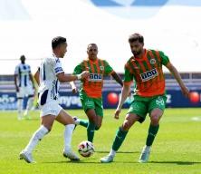 Yine bir Kasımpaşa ma&ccedil;ı! Yine s&uuml;per bir gol! İrfan Can Kahveci kaleciyi kornerden avladı