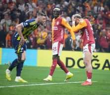 Galatasaray - Fenerbah&ccedil;e derbisinde ilgi &ccedil;eken kareler