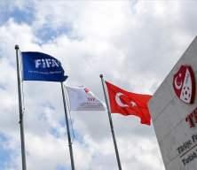 S&uuml;per Lig devlerinin '10+4' &ccedil;ıkmazı! Kural planları alt&uuml;st ediyor: 17 isim g&ouml;nderilecek