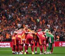 Galatasaray'da 'ayrılık' operasyonu! Okan Buruk'un biletini kestiği yıldıza talip yağıyor