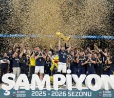 Şampiyon olan Fenerbah&ccedil;e Beko, kupasını aldı