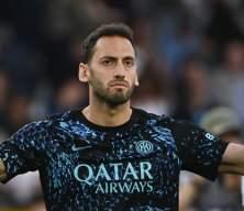B&uuml;y&uuml;k onur! Hakan &Ccedil;alhanoğlu yıldız isimler ile aynı 11&rsquo;de!