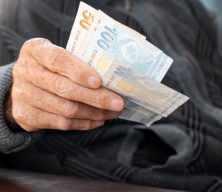 Emekliler i&ccedil;in promosyon yarışı kızıştı: En y&uuml;ksek &ouml;demeyi hangi banka veriyor?