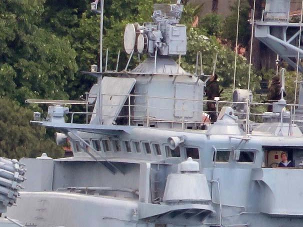 <p>Rus Donanması’na ait KIL-158 borda numaralı askeri gemi, saat 08.30 sıralarında İstanbul Boğazı’ndan geçerek Marmara Denizi’ne doğru açıldı</p>
