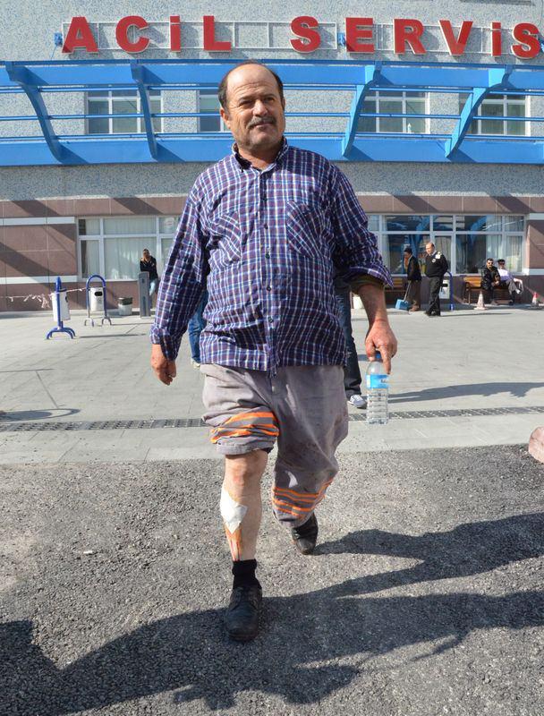 <p>Kurbanlıklarını kesmeye çalışırken yaralanan "acemi kasaplar" hastanelerin acil servislerinde yoğunluk oluşturur. </p>
