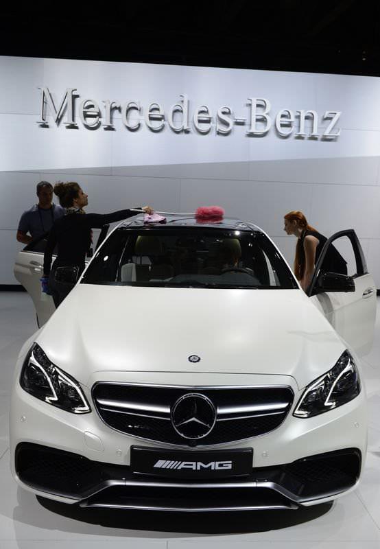 <p>Mercedes-Benz</p>
