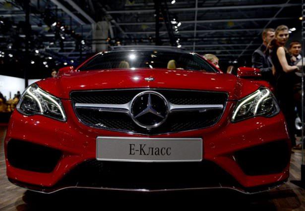 <p>Mercedes-Benz E</p>
