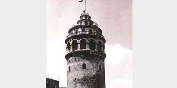 <p>Sultan Abdülhamid´in cenazesi muhafızlar, Enderûn-ı Hümâyûn ağaları ve saray erkânı nezaretinde Hırka-i Saadet´in yeşil ve yaldızlı kapısı önüne getirildi...</p>

<p> </p>
