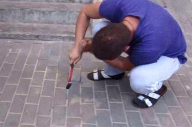 <p><strong>KALDIRIMIN ALTINDAN ÇIKAN MUCİZE!</strong><br />
Rusya'nın Voronej kenti sakinleri yüz gülümseten bir kurtarma operasyonuna imza attı.</p>