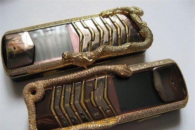 <p>Vertu Signature Cobra</p>

<p> </p>
