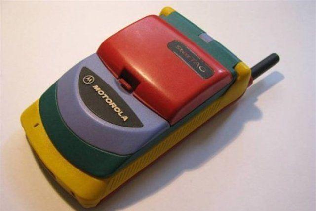 <p>Motorola StarTAC Rainbow</p>

<p> </p>
