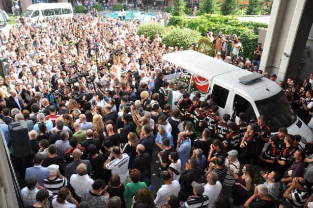 <p>Beşiktaş Kulübü Onursal Başkanı Süleyman Seba'nın naaşı vefat ettiği hastaneden çıkarılarak Vodafone Arena'ya getirildi.</p>

<p> </p>

