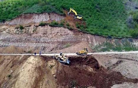 <p>"Daha önce şehitlerimizin isimlerini kentin önemli cadde ve bulvarlarına vermiştik. Şimdi de şehit asker ve polislerimizin isimlerini Karadeniz-Akdeniz Yolu güzergahında yer alan tünellere vermeyi hedefliyoruz. </p>
