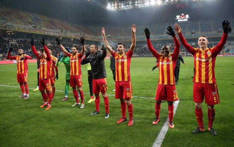 <p>14- Kayserispor</p>

<p>Toplam oyuncu: 24<br />
Teknik direktör: Sergn Yalçın <br />
En pahalı oyuncu: Silvestre Varela (3 Milyon Euro)<br />
Yeni kadro değeri: 29.45 Milyon Euro<br />
Eski kadro değeri: 21.05 Milyon Euro</p>

