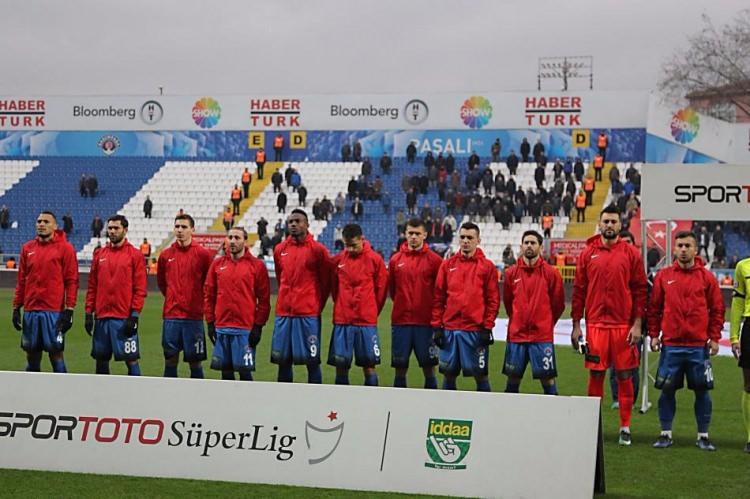 <p>8- Kasımpaşa</p>

<p>Toplam oyuncu: 27<br />
Teknik direktör: Kemal Özdeş<br />
En pahalı oyuncu: Andre Castro (4.25 Milyon Euro)<br />
Yeni kadro değeri: 34.75 Milyon Euro<br />
Eski kadro değeri: 33.80 Milyon Euro</p>
