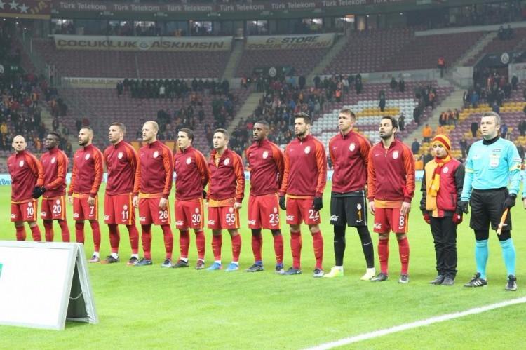 <p>3- Galatasaray</p>
<p>Toplam oyuncu: 29<br />
Teknik direktör: Jan Olde Riekerink<br />
En pahalı oyuncu: Fernando Muslera (14 Milyon Euro)<br />
Yeni kadro değeri: 100.18 Milyon Euro<br />
Eski kadro değeri: 100.33 Milyon Euro</p>