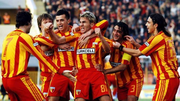 <p><strong>Kayserispor - 2006 / 07</strong></p>
<p><strong>Önceki sezon Lig sırası:</strong> 5</p>
<p><strong>O sezon sonu lig sıralaması: </strong>5</p>
<p><strong>Avrupa'da ilerlediği nokta:</strong> UEFA Avrupa Ligi 1. Tur'da elendi</p>