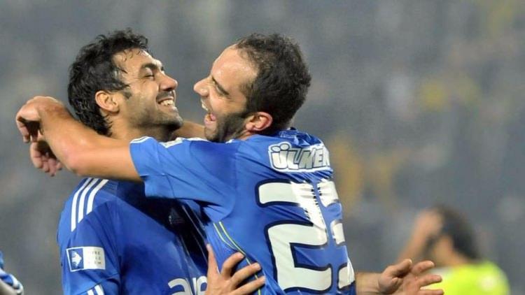 <p><strong>Fenerbahçe - 2009 / 10</strong></p>

<p><strong>Önceki sezon Lig sırası:</strong> 4</p>

<p><strong>O sezon sonu lig sıralaması: </strong>2</p>

<p><strong>Avrupa'da ilerlediği nokta:</strong> UEFA Avrupa Ligi Son 32'de elendi</p>
