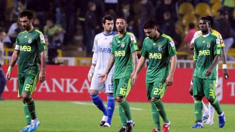 <p><strong>Fenerbahçe - 2010 / 11</strong></p>
<p><strong>Önceki sezon Lig sırası:</strong> 2</p>
<p><strong>O sezon sonu lig sıralaması: </strong>1</p>
<p><strong>Avrupa'da ilerlediği nokta:</strong> UEFA Avrupa Ligi ön eleme play off turunda elendi</p>
