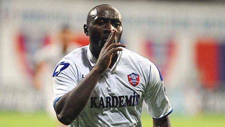 <p><strong>Trabzonspor - 2014 / 15</strong></p>
<p><strong>Önceki sezon Lig sırası:</strong> 7</p>
<p><strong>O sezon sonu lig sıralaması: </strong>16</p>
<p><strong>Avrupa'da ilerlediği nokta:</strong> UEFA Avrupa Ligi play off turunda elendi</p>