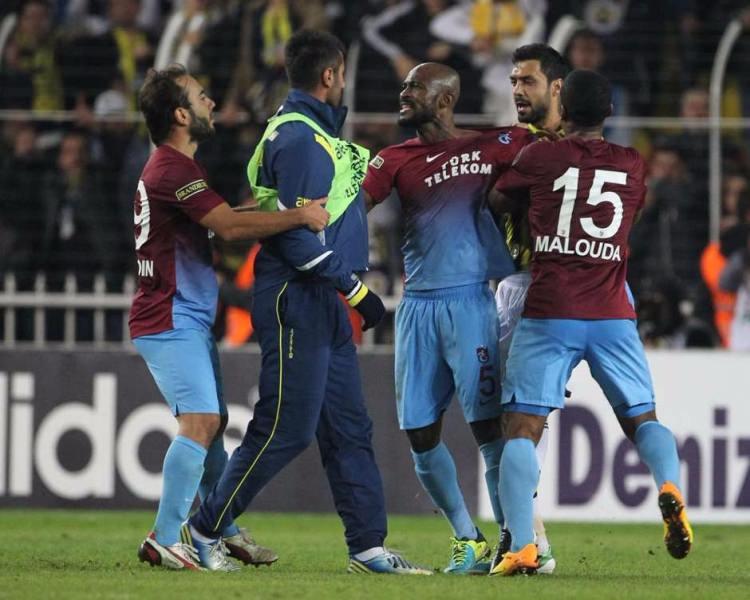 <p><strong>Trabzonspor - 2013 / 14</strong></p>

<p><strong>Önceki sezon Lig sırası:</strong> 9</p>

<p><strong>O sezon sonu lig sıralaması: </strong>4</p>

<p><strong>Avrupa'da ilerlediği nokta:</strong> UEFA Avrupa Ligi son 32 turunda elendi</p>
