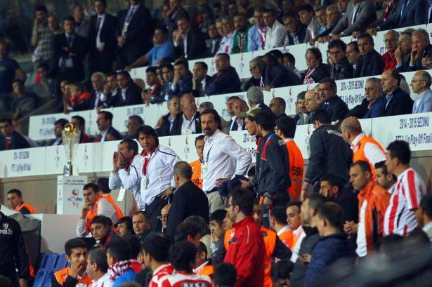 <p>Samsunspor'u penaltılar sonucunda 4-1 yenen Antalyaspor, Süper Lig'e yükselen 3. takım oldu</p>