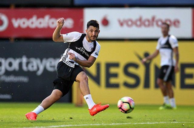 <p>Yönetim Tolgay'ı satıp, bonservissiz Mehmet Ekici'yi almayı planlıyor. (Takvim)</p>
