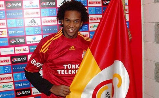 <p>Jo Alves - Galatasaray</p>

<p> </p>
