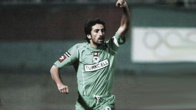 <p><strong>2003-04</strong><br />
Zafer Biryol - 25 gol Konyaspor</p>
