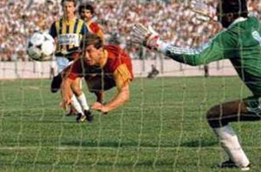 <p><strong>1990-91</strong><br />
Tanju Çolak - 31 gol<br />
Galatasaray</p>